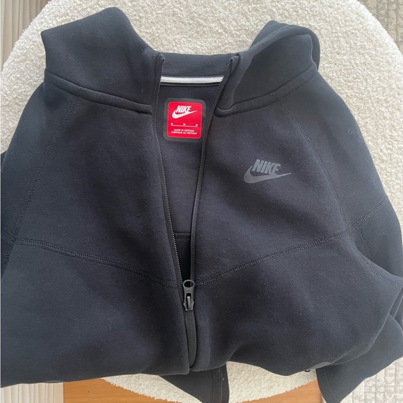 Black Nike Tech Fleece Hoodie - Picture 3 of 5